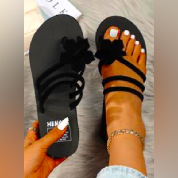 Floral criss cross sandal slides - Picture 1 of 1